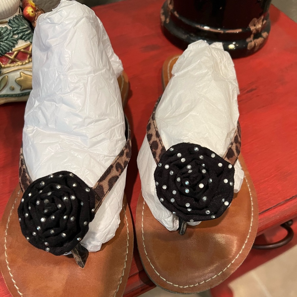 Carlos Santana flat leopard and black rose sandals